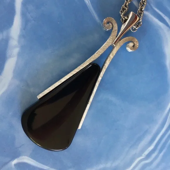 Vintage 1970’s Avon Silver Necklace with Ebony Teardrop Pendant - Picture 11 of 16